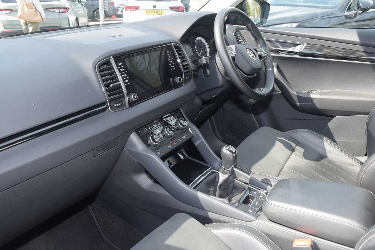SKODA Karoq SUV 1.0 TSI (110ps) SE L
